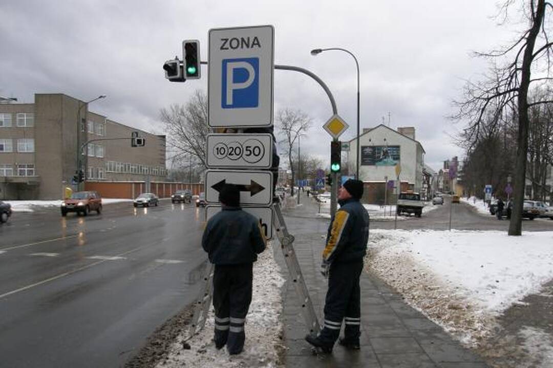 Apie mokamą stovėjimą jau informuoja ženklai