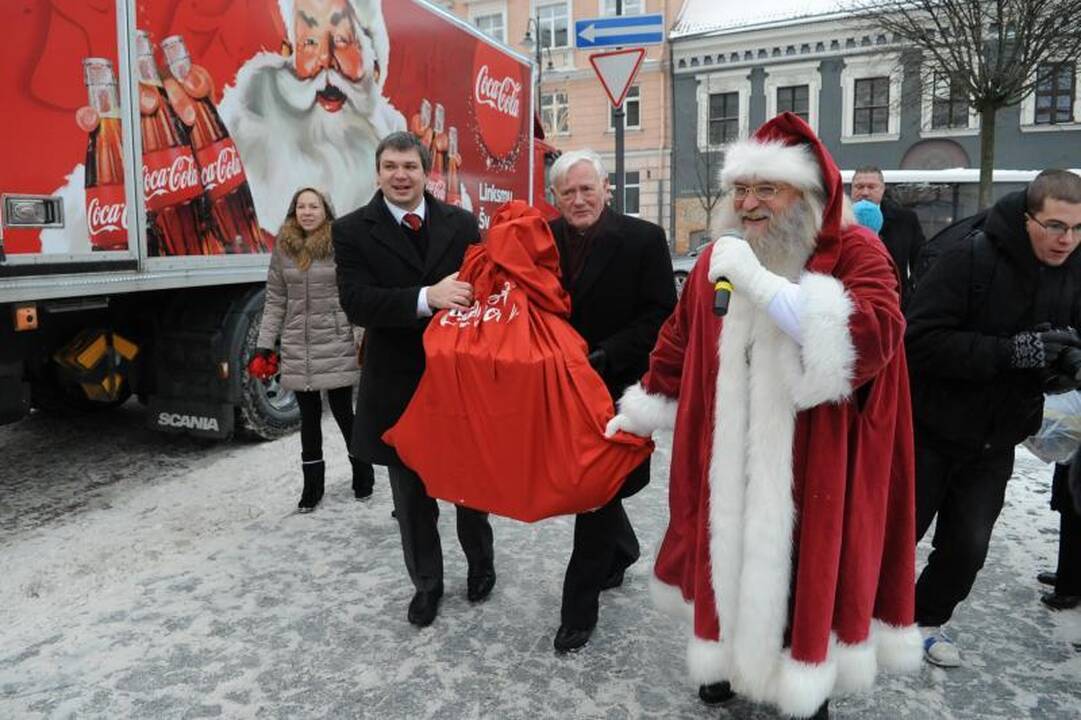 Adamkai išlydėjo Kalėdų karavaną (sužinok, ką jie dovanojo)