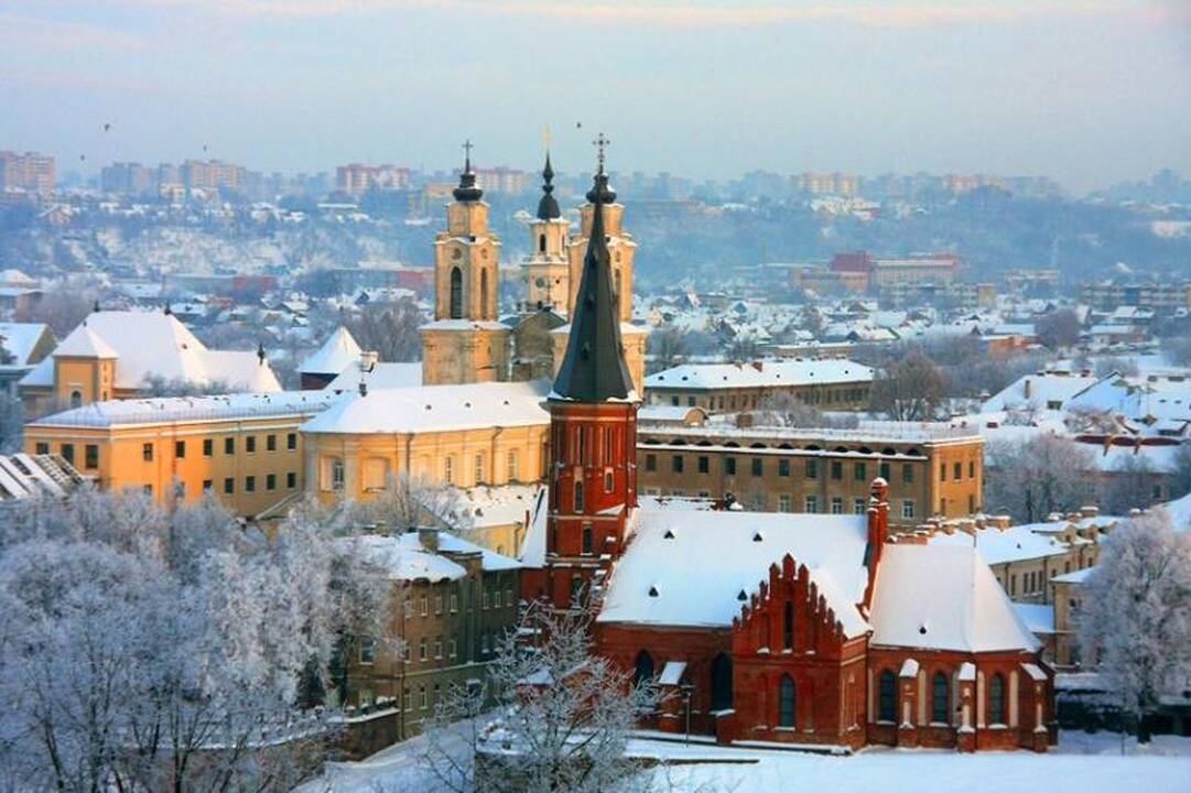 Avarinės tarnybos ruošiasi gelbėti nelaimės ištiktus kauniečius