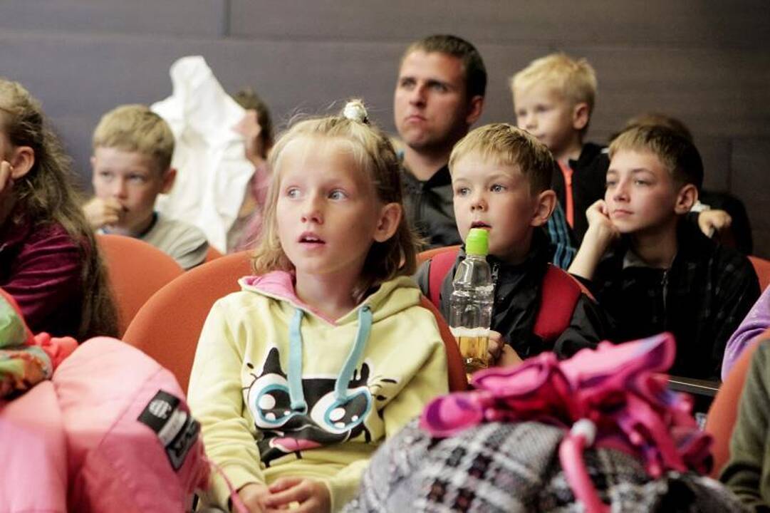 Vaikai klausėsi Klaipėdos mero skaitomų pasakų