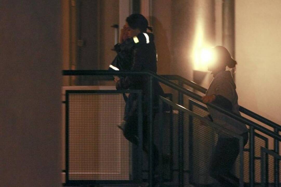 Miške gyvenusi moteris su dukrele rado laikinus namus