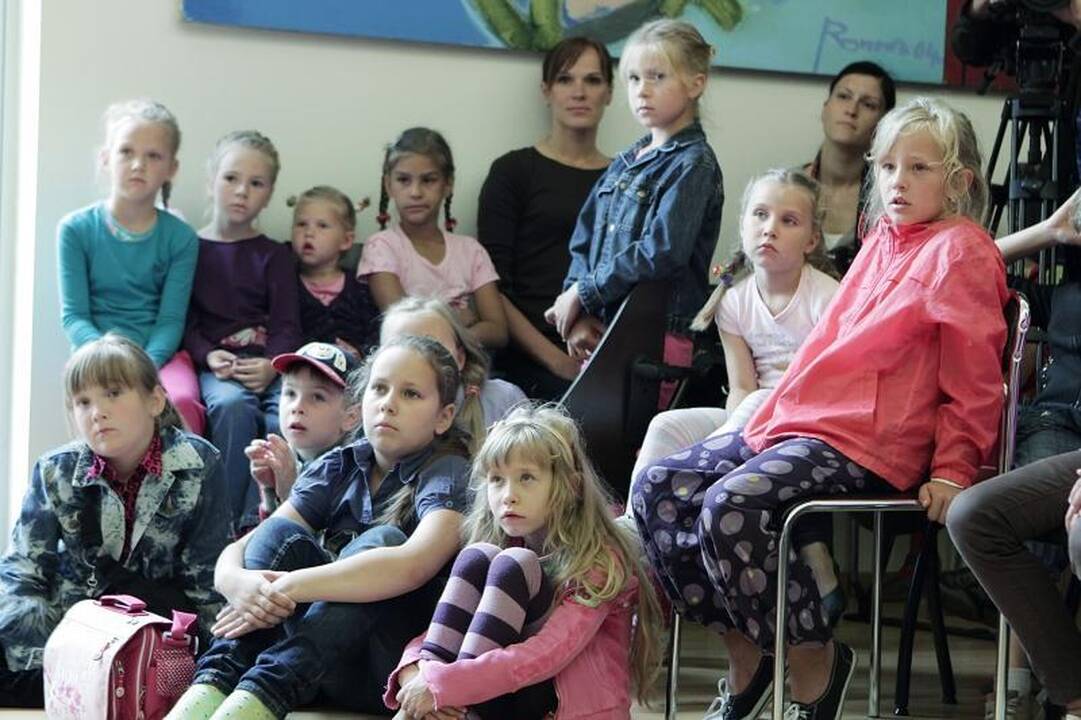 Vaikai klausėsi Klaipėdos mero skaitomų pasakų