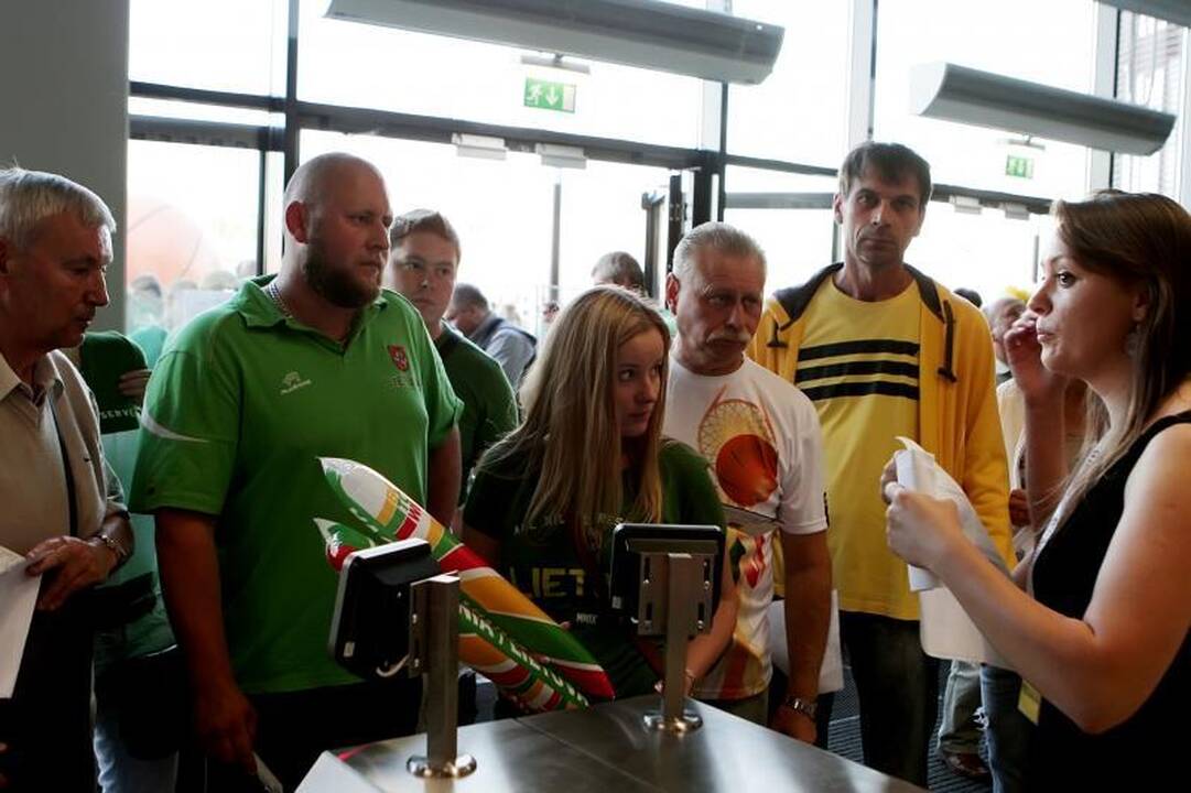 Į Klaipėdos areną plūdo minios žmonių