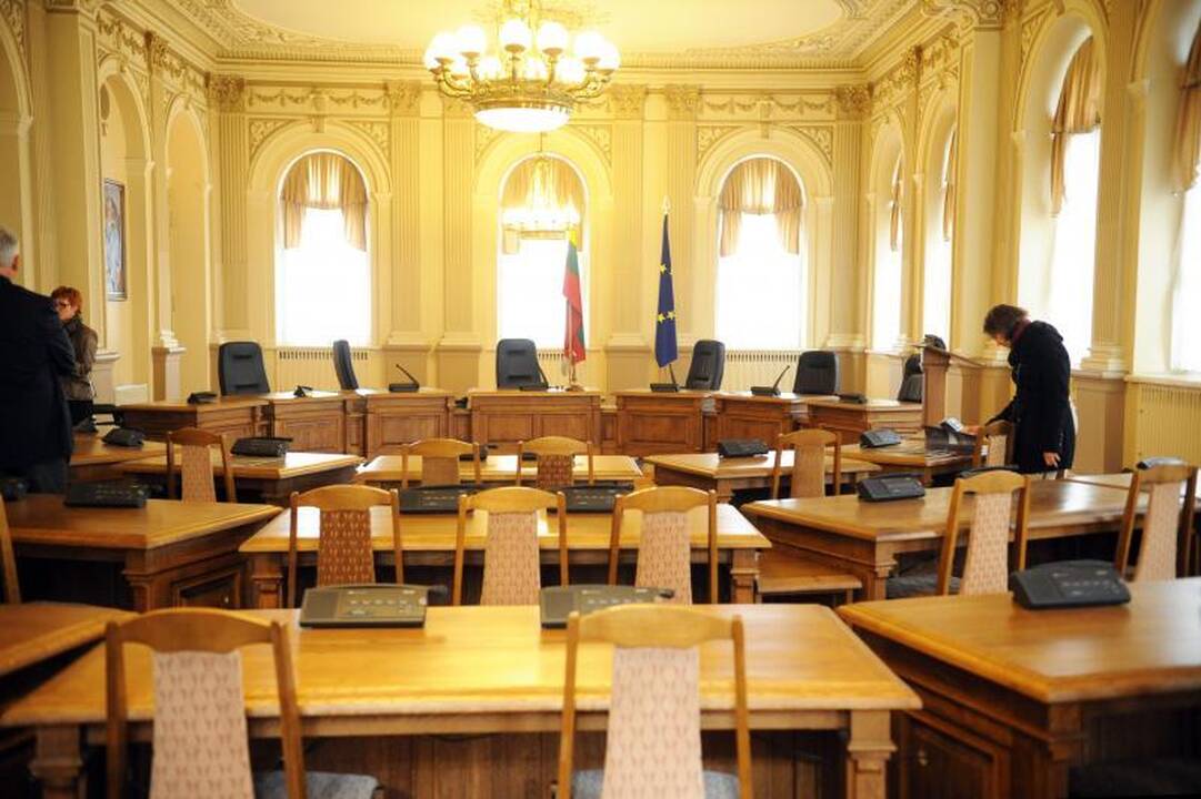 Vilniečių akims – trys milijonai litų, šarvuočiai ir lito kelias 