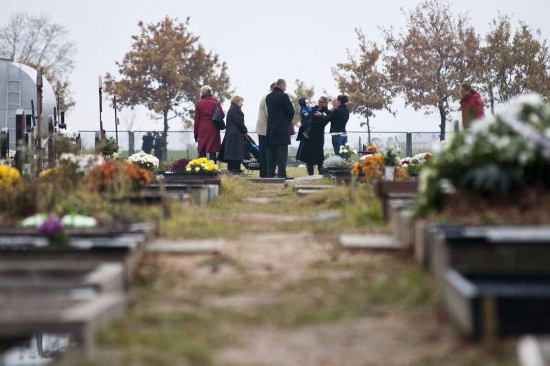Kunigo R.Mikutavičiaus kapas 