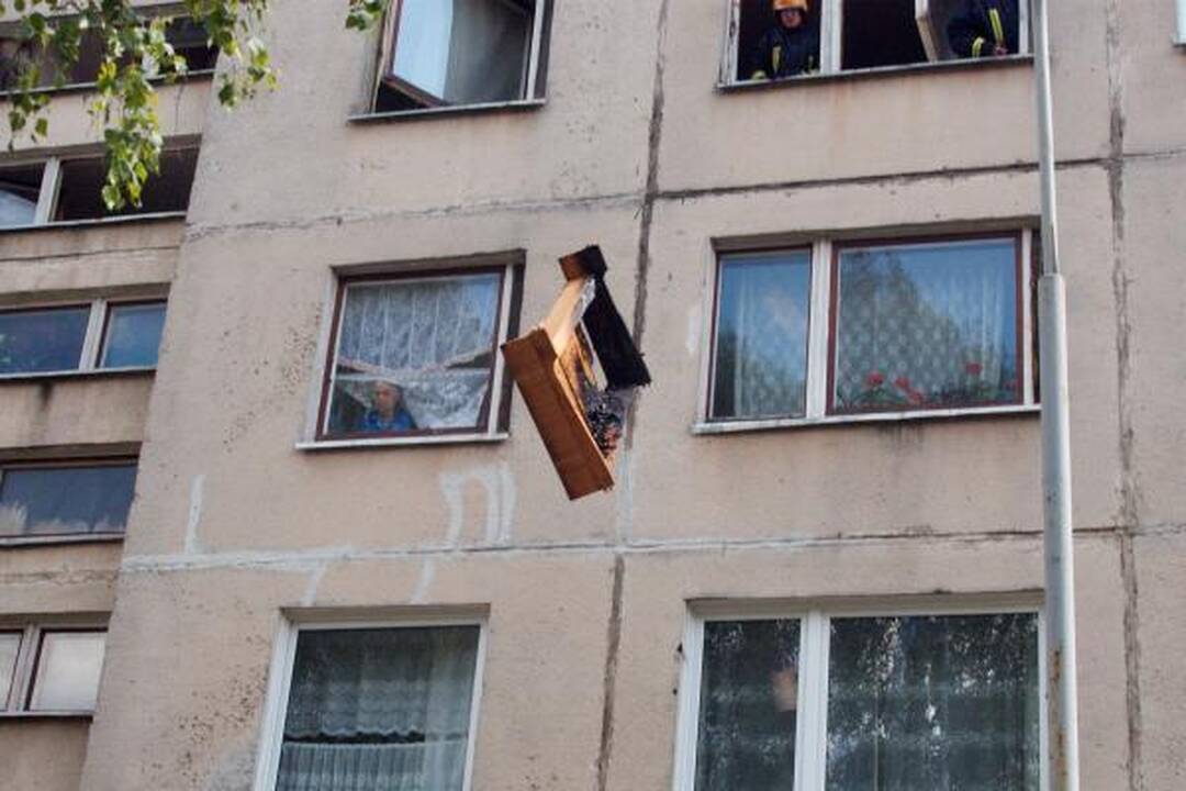 Sostinės ugniagesiai išgelbėjo senuką