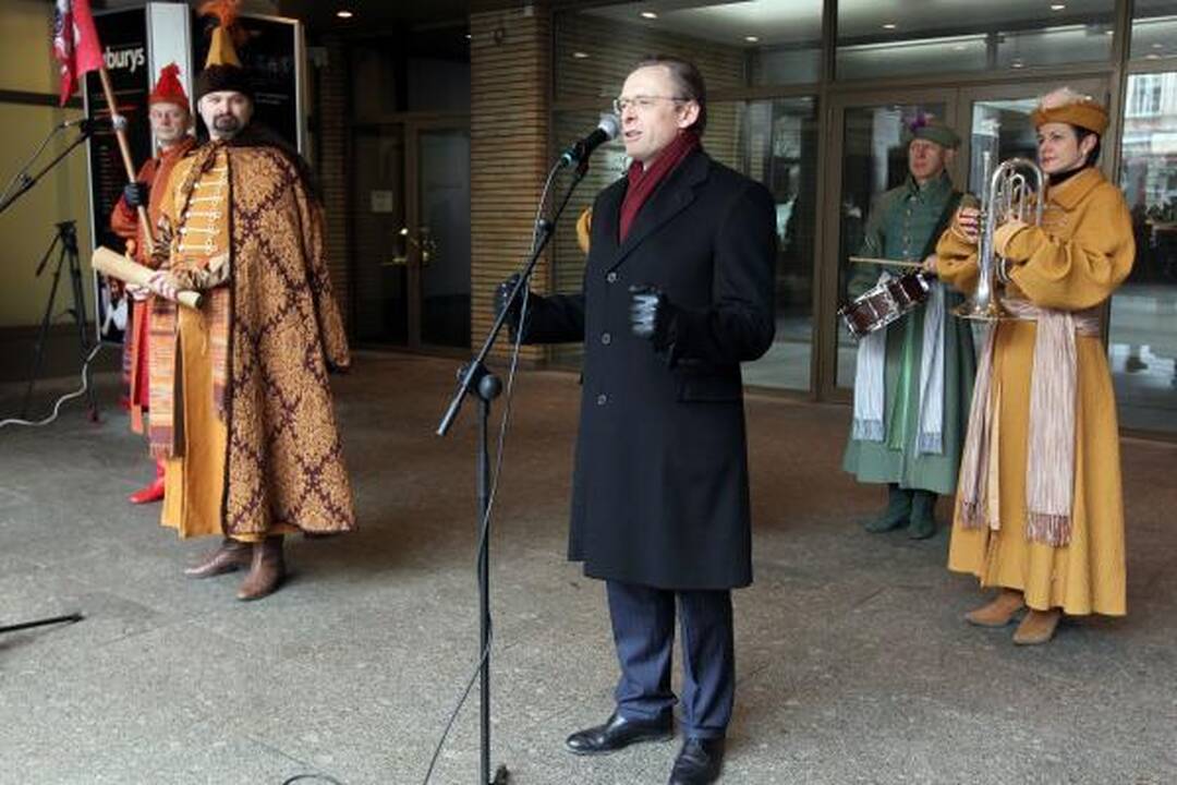Kaziuko mugėje R.Alekna mokėsi kalti pinigus