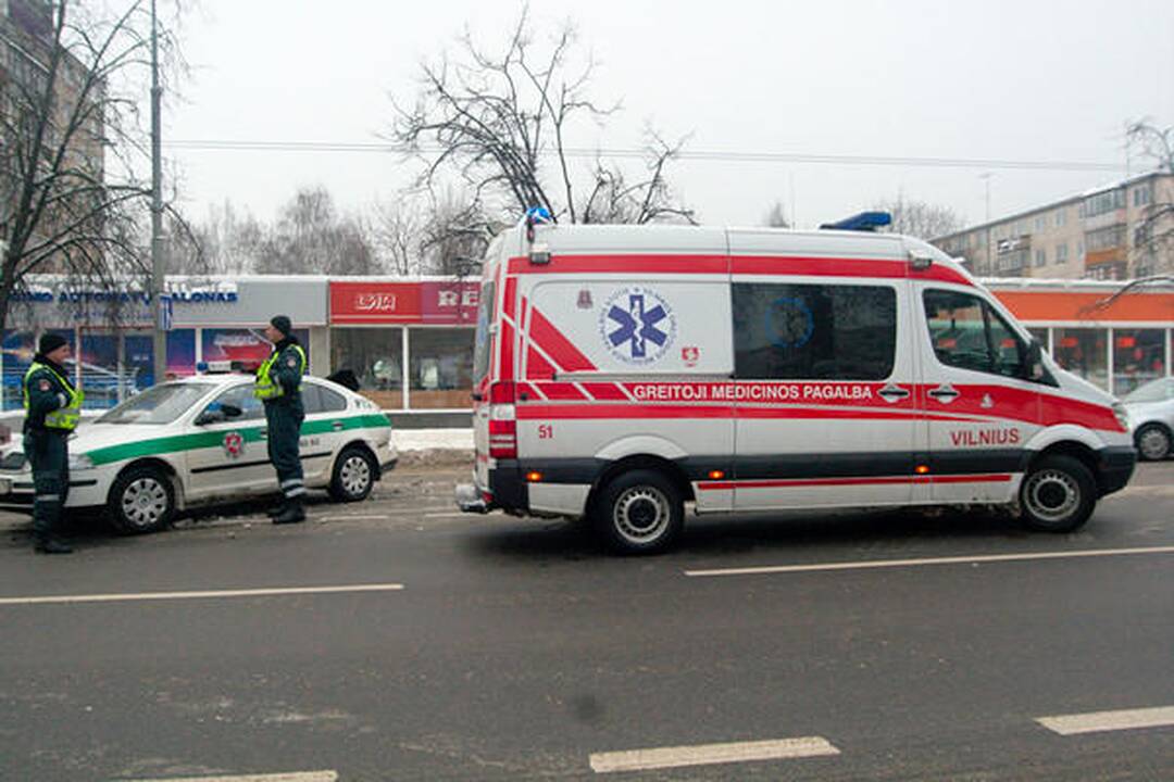 Visureigis taranavo Vilniaus patrulių automobilį, sužalota policininkė