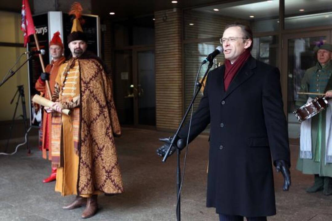 Kaziuko mugėje R.Alekna mokėsi kalti pinigus