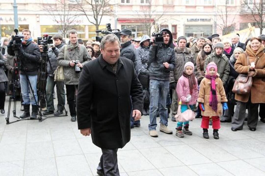 Kaziuko mugėje R.Alekna mokėsi kalti pinigus