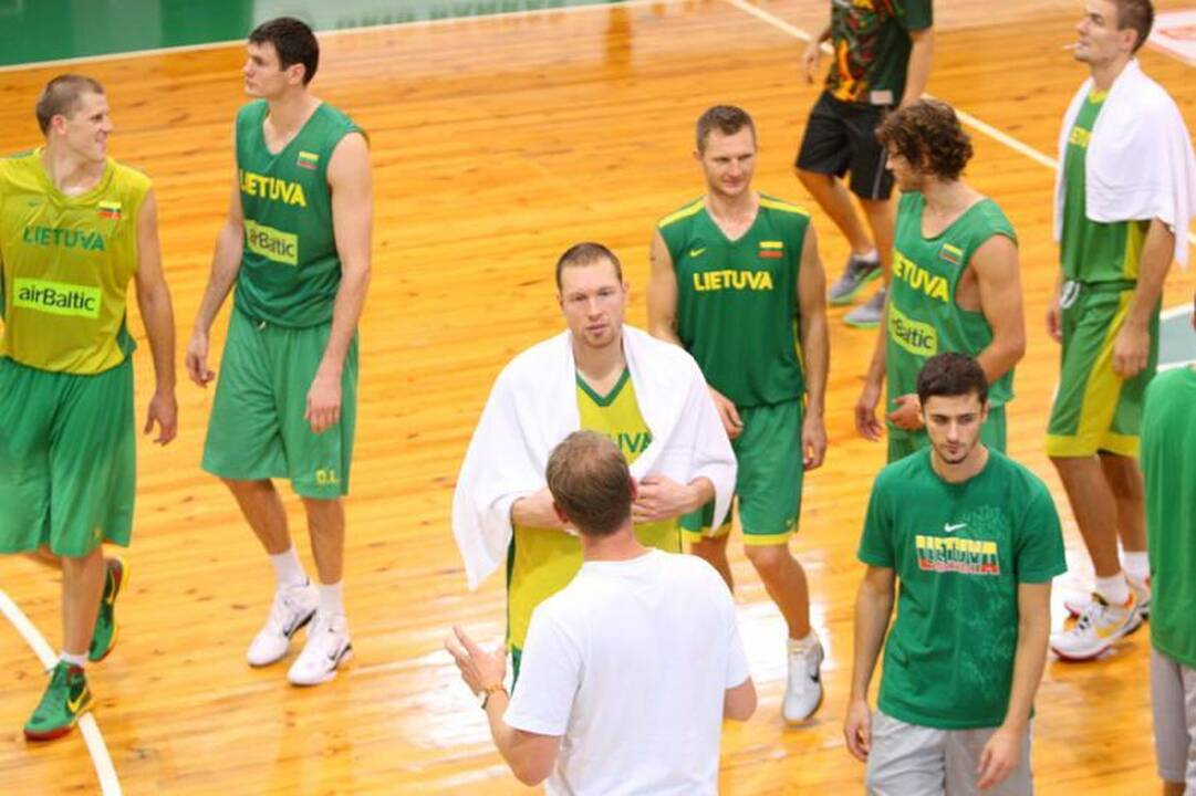 Lietuvos rinktinė treniravosi be K.Lavrinovičiaus 