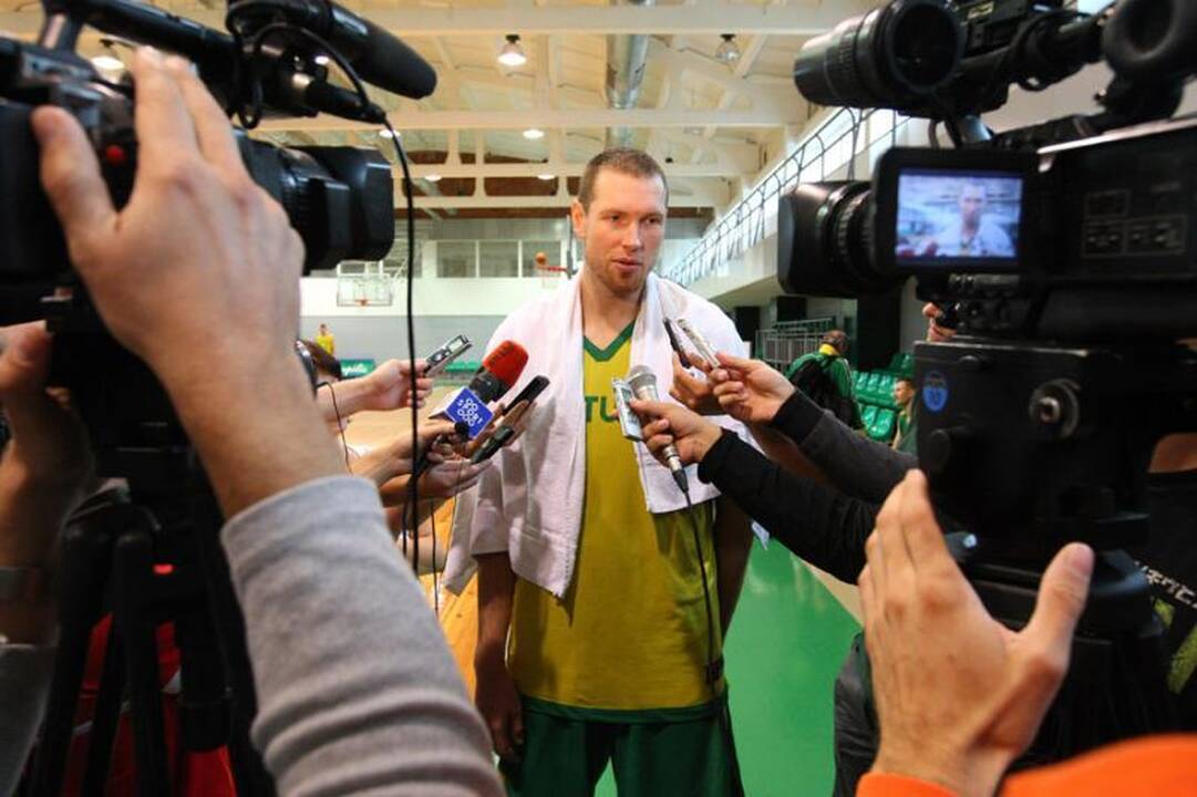 Lietuvos rinktinė treniravosi be K.Lavrinovičiaus 