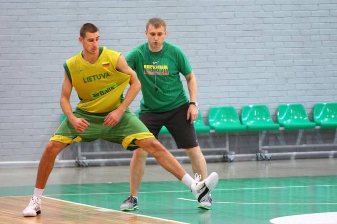 Lietuvos rinktinė treniravosi be K.Lavrinovičiaus 