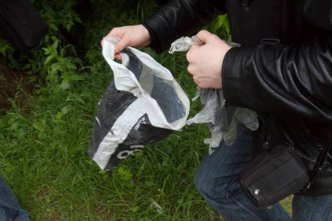 Sostinėje ant tilto nuo elektros išlydžio smarkiai apdegė paauglys