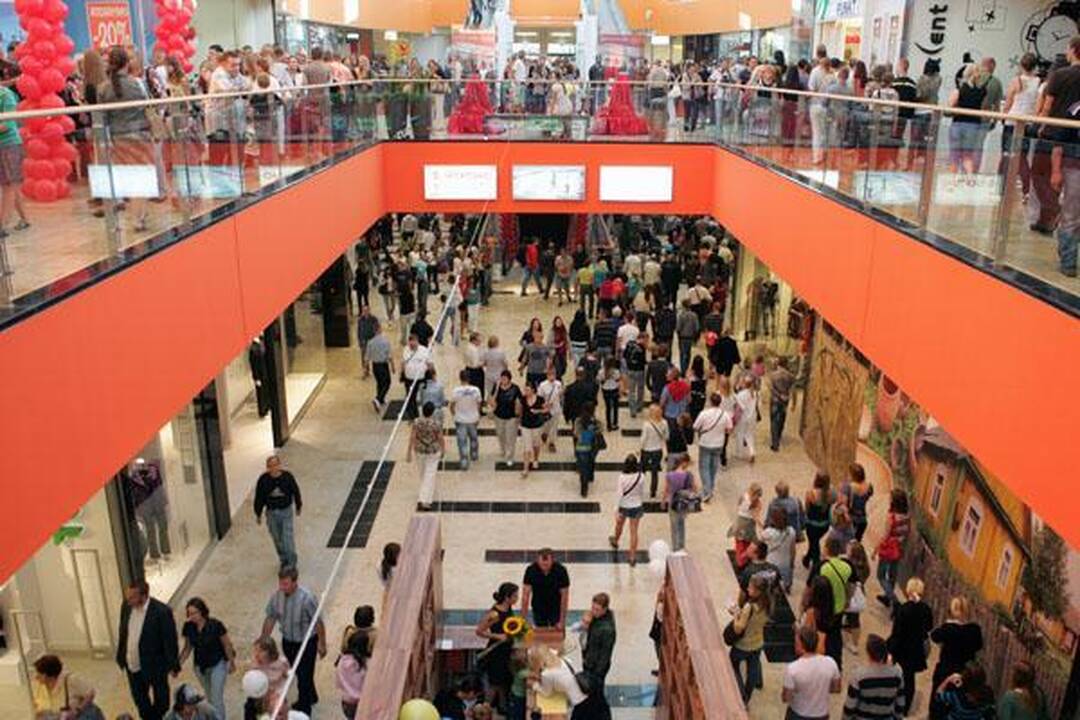 Prekybos centre „Ozas" - jau minios