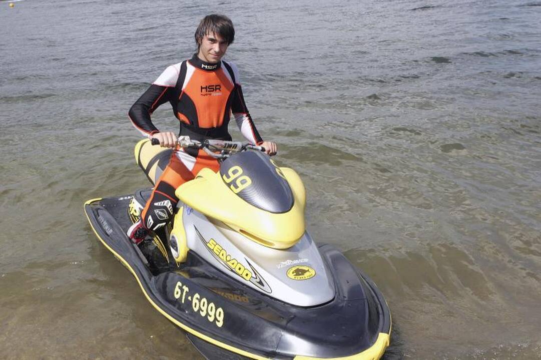 Vandens motociklai grūmėsi Lampėdžio ežere