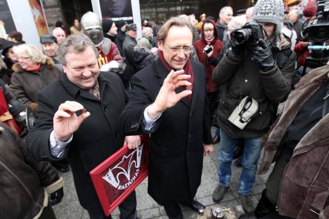 Kaziuko mugėje R.Alekna mokėsi kalti pinigus