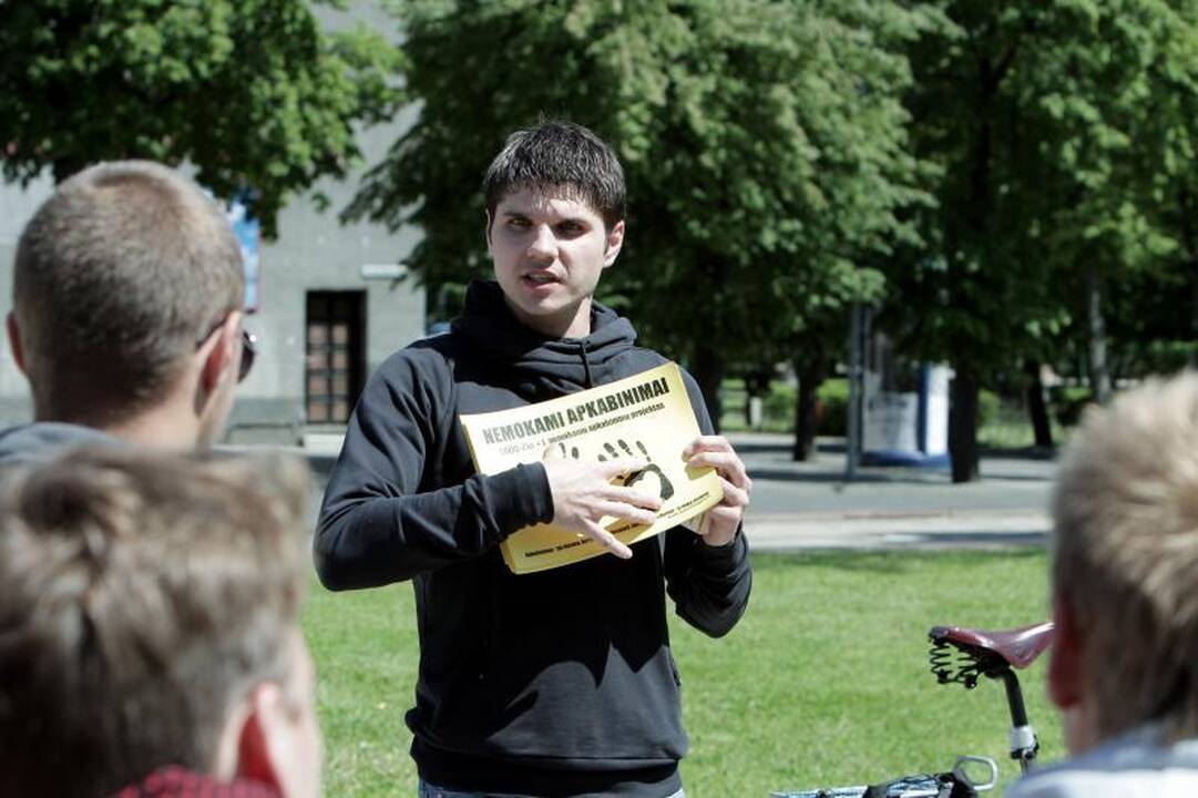 Klaipėdiečiams „dalijo“ nemokamus apkabinimus