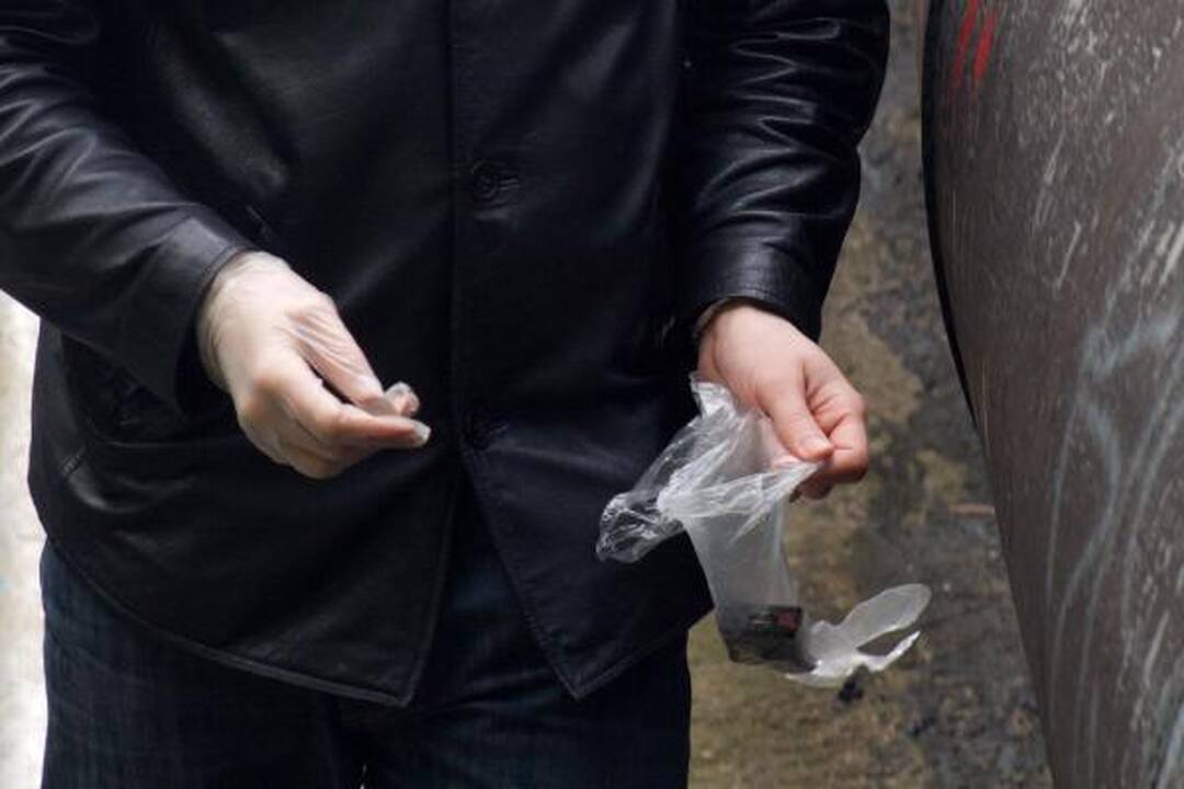Sostinėje ant tilto nuo elektros išlydžio smarkiai apdegė paauglys