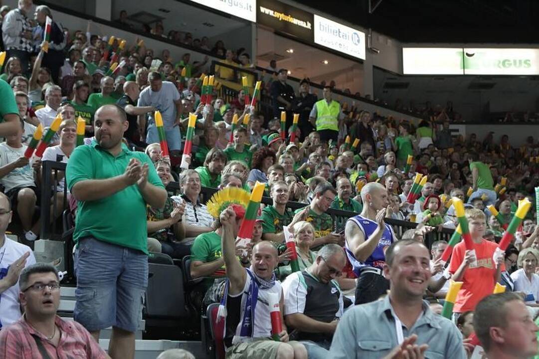 Į Klaipėdos areną plūdo minios žmonių