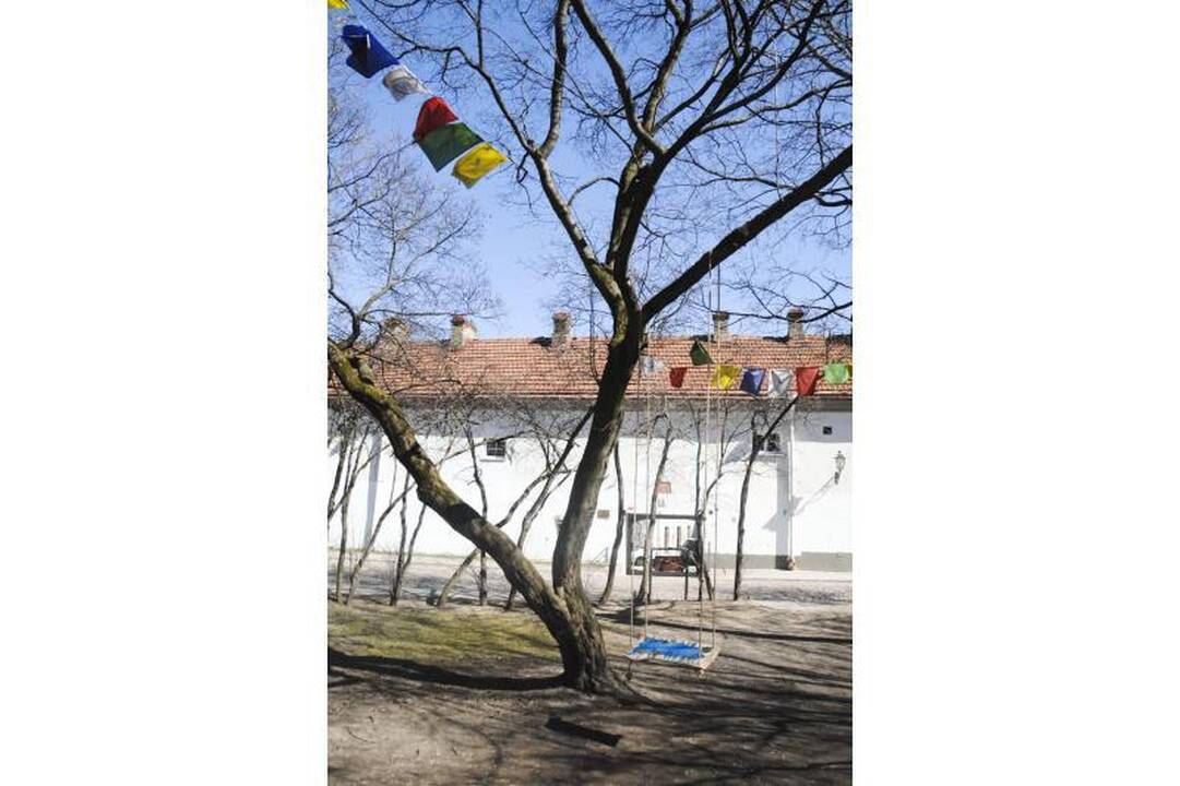 Tibeto skverelyje – sūpuoklės polėkio energijai kurti  