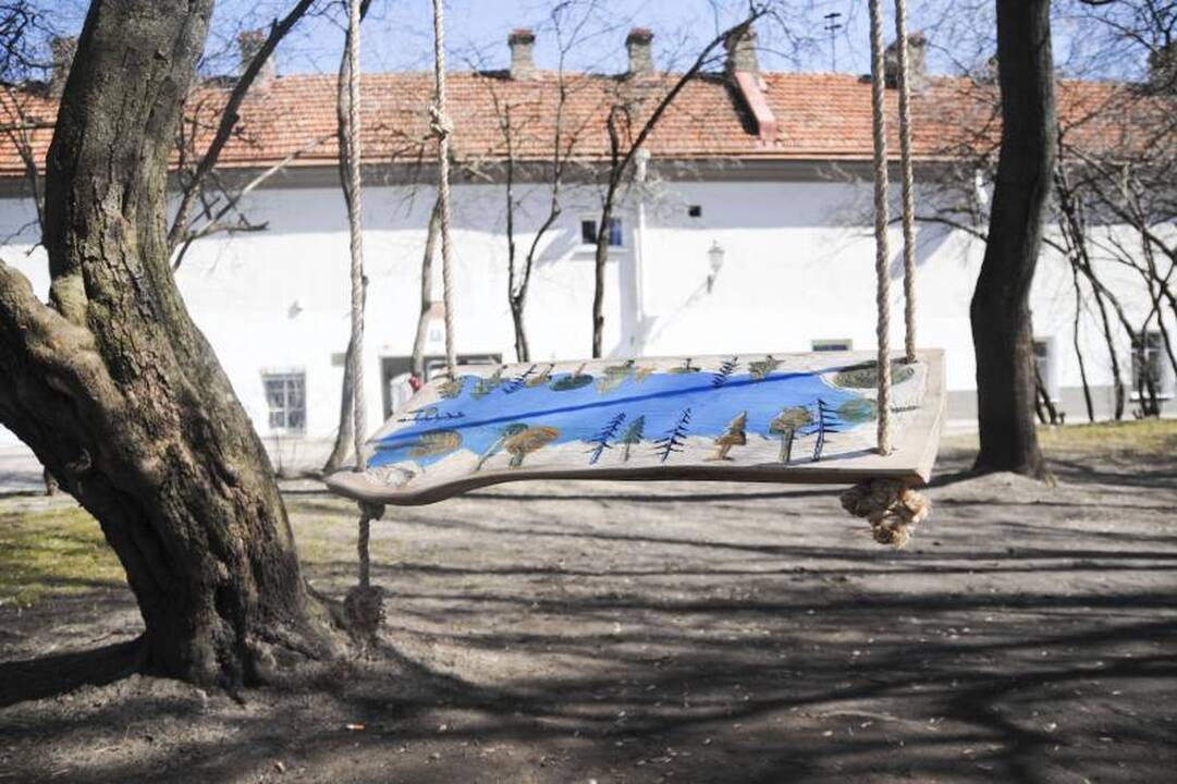 Tibeto skverelyje – sūpuoklės polėkio energijai kurti  