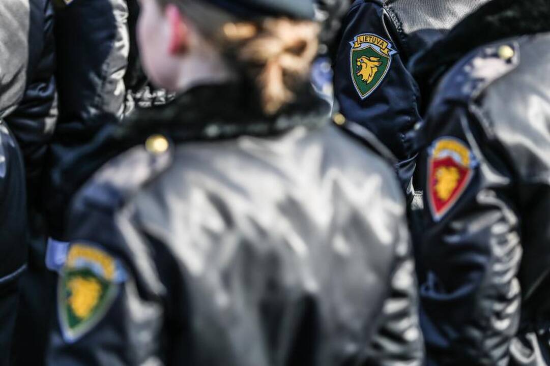 Prezidentė prisiekusiams kariams: turite gyventi ne tik sau