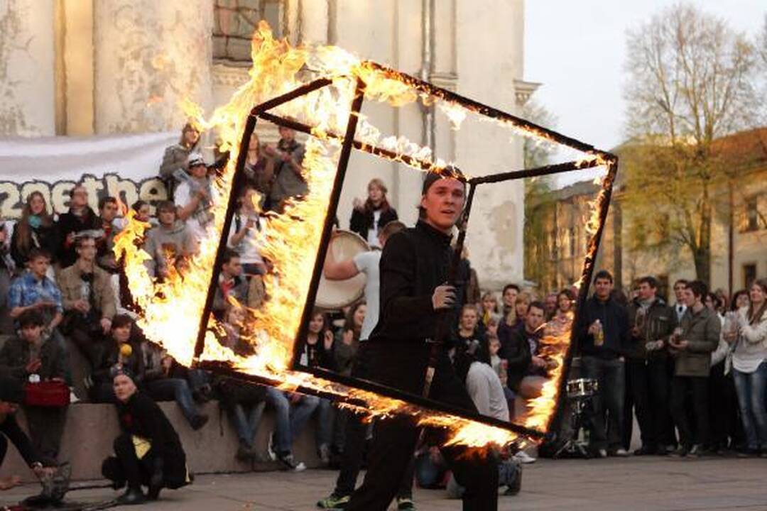 Nuo kultūringų muzikantų praeiviai nebėgo