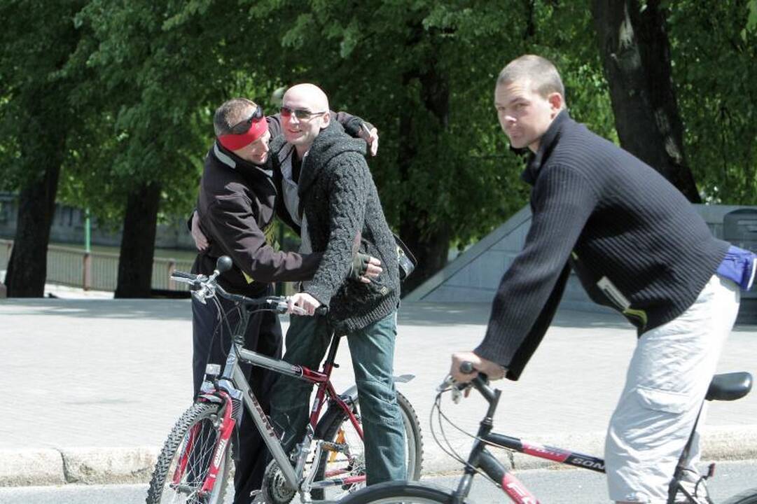 Klaipėdiečiams „dalijo“ nemokamus apkabinimus
