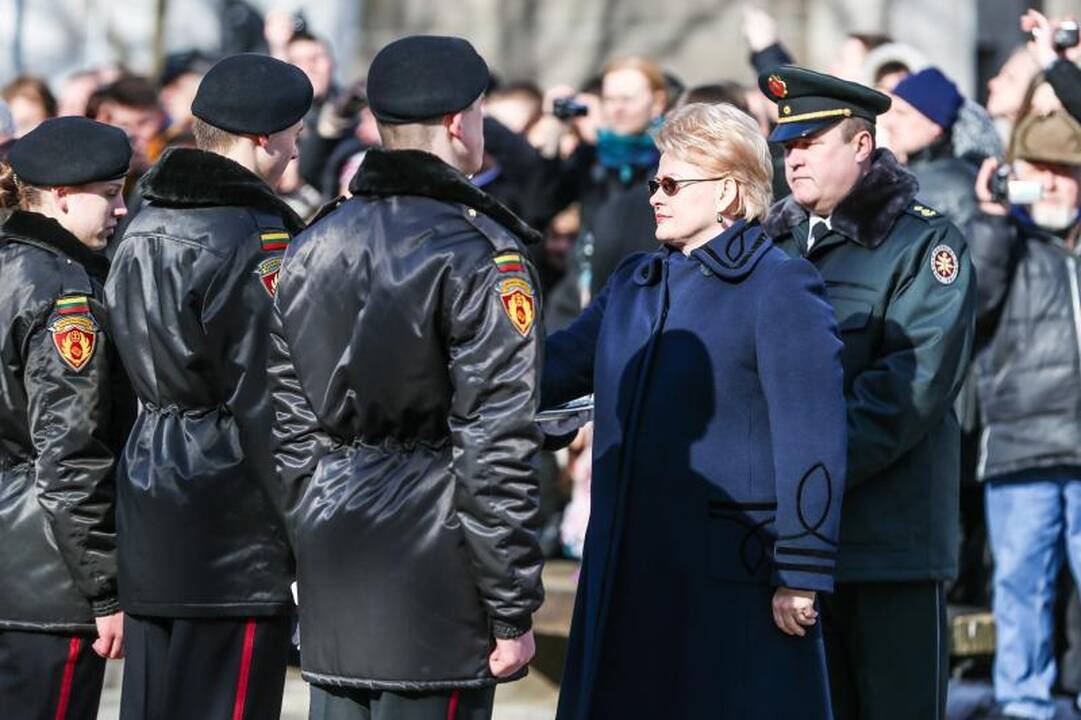 Prezidentė prisiekusiams kariams: turite gyventi ne tik sau