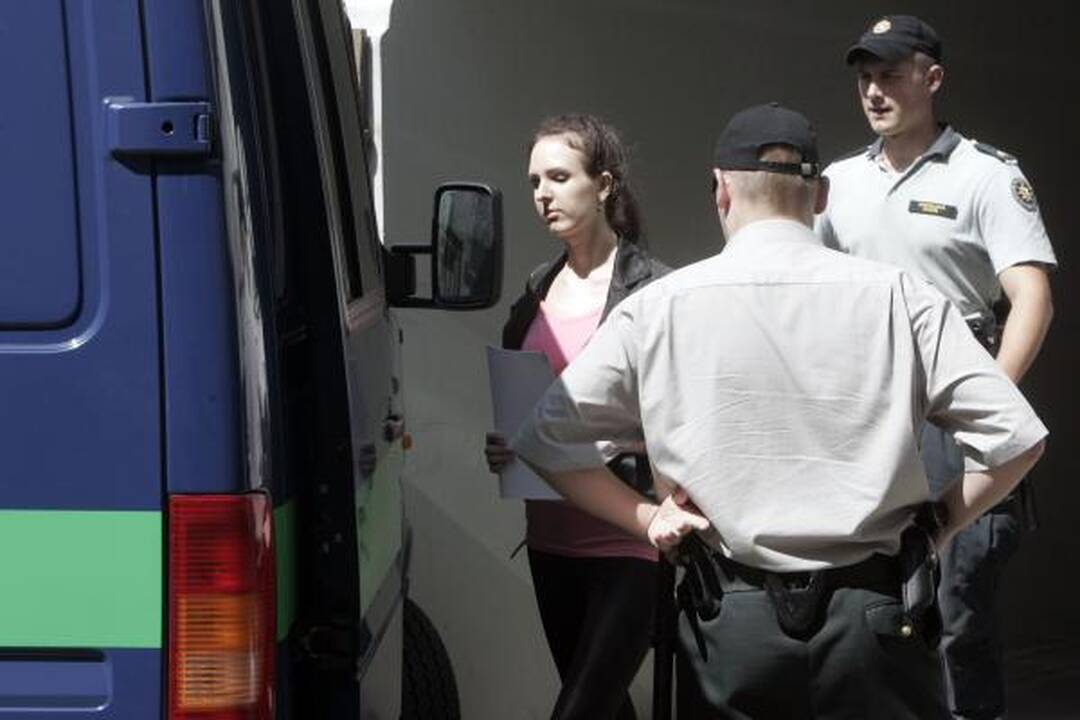 Įtariamoji teroristė E.Kusaitė lieka už grotų (papildyta)