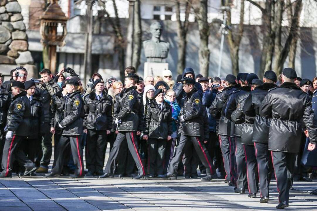 Prezidentė prisiekusiams kariams: turite gyventi ne tik sau