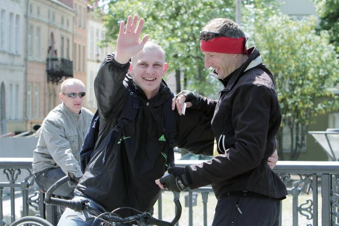 Klaipėdiečiams „dalijo“ nemokamus apkabinimus