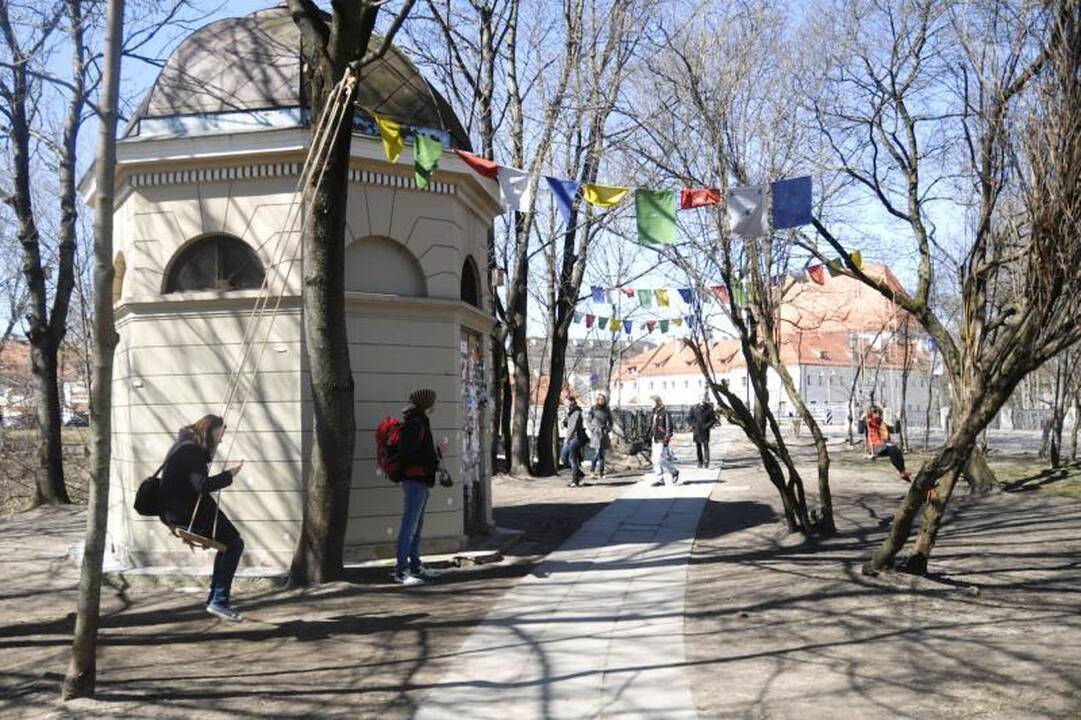 Tibeto skverelyje – sūpuoklės polėkio energijai kurti  