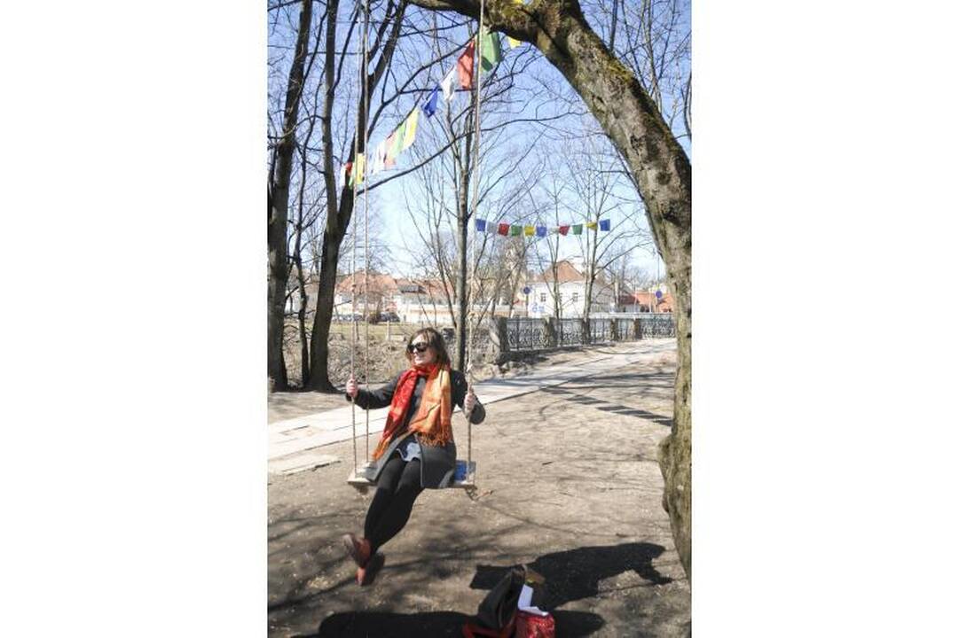Tibeto skverelyje – sūpuoklės polėkio energijai kurti  