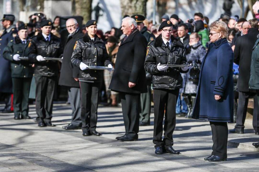 Prezidentė prisiekusiams kariams: turite gyventi ne tik sau