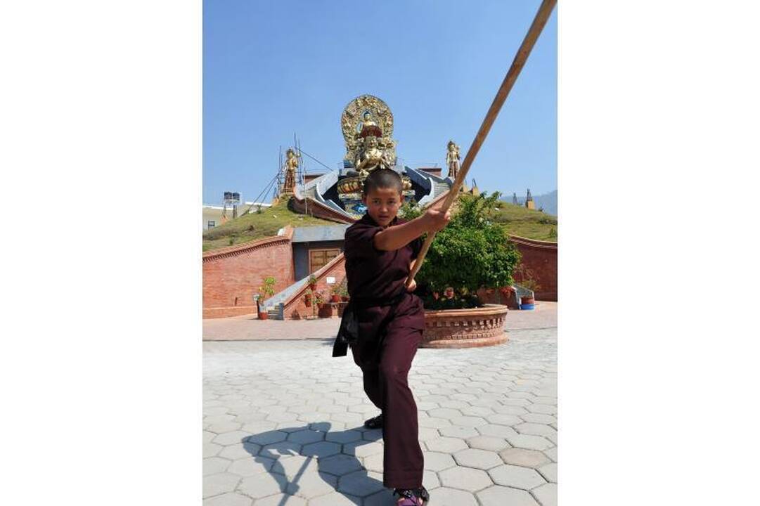 Nepalo vienuolės praktikuoja  kung fu   