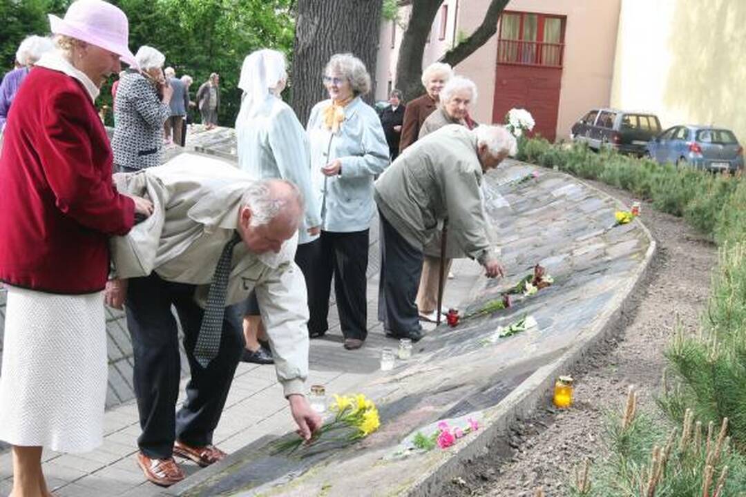 Vilties ir gedulo dieną Klaipėdoje priminė žilagalvių eisena