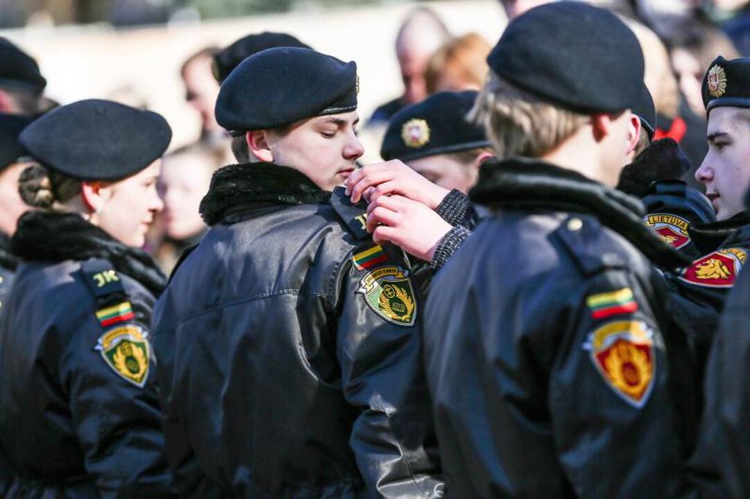 Prezidentė prisiekusiams kariams: turite gyventi ne tik sau