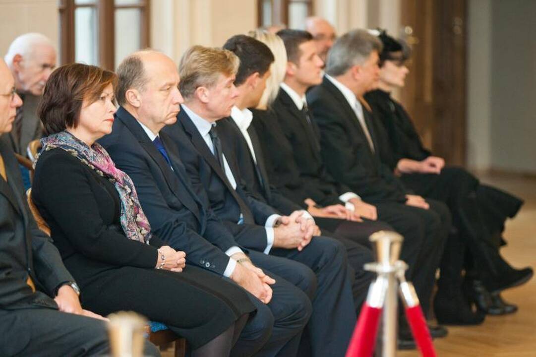 Su B.Lubiu atsisveikina politikai ir visuomenės veikėjai