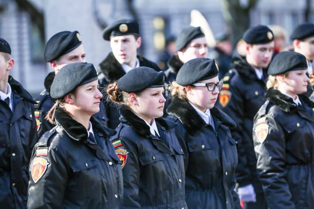 Prezidentė prisiekusiams kariams: turite gyventi ne tik sau
