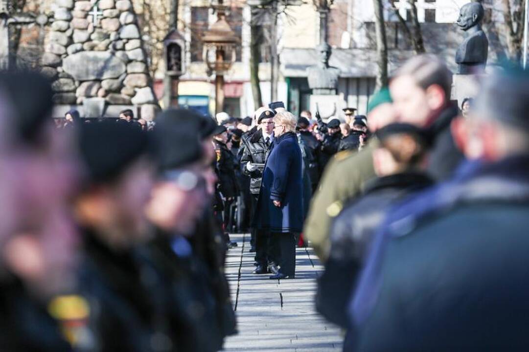 Prezidentė prisiekusiams kariams: turite gyventi ne tik sau