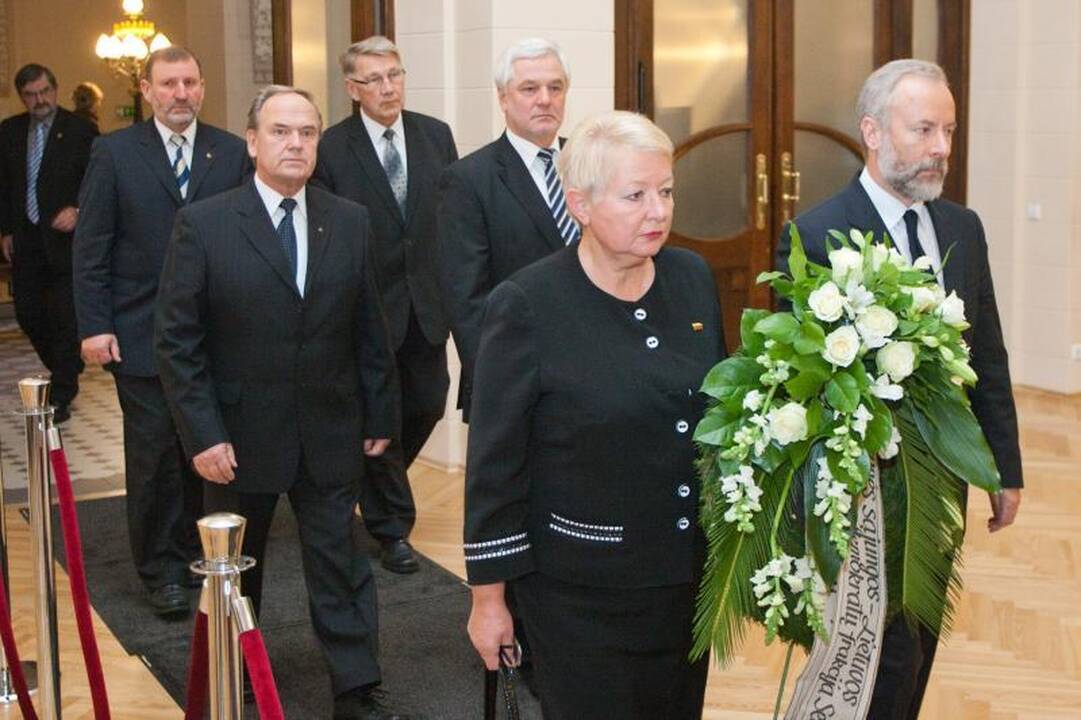 Su B.Lubiu atsisveikina politikai ir visuomenės veikėjai