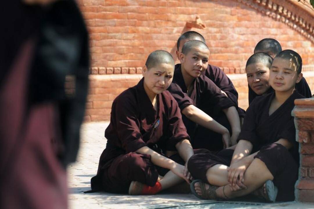 Nepalo vienuolės praktikuoja  kung fu   