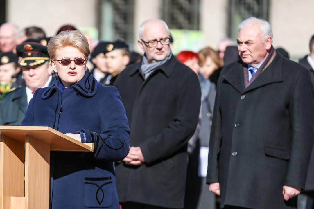 Prezidentė prisiekusiams kariams: turite gyventi ne tik sau