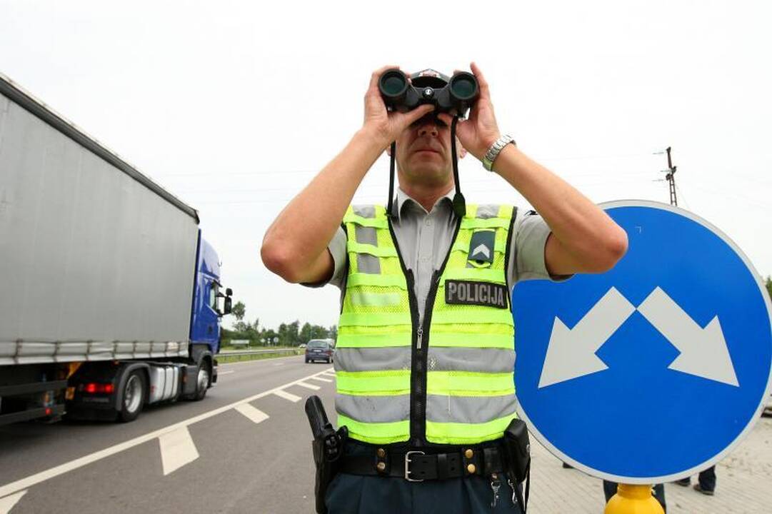 Lenkijos sirgaliai į Kauną gabeno kirvį ir beisbolo lazdą