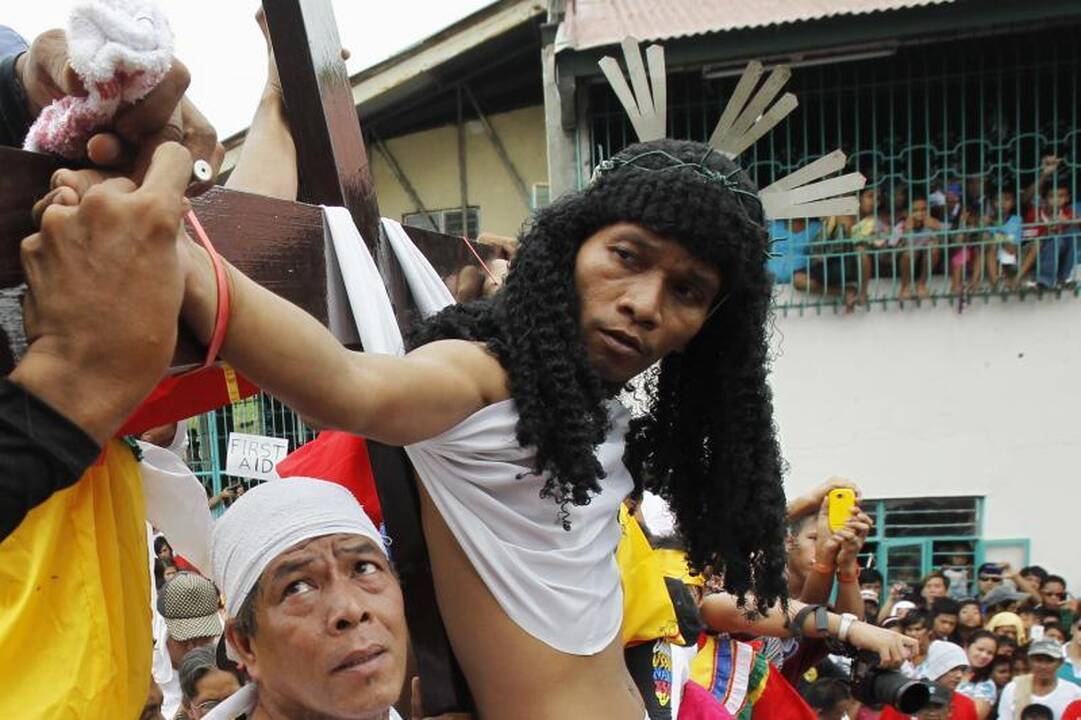 Filipinuose Didysis penktadienis minimas kruvinomis ceremonijomis
