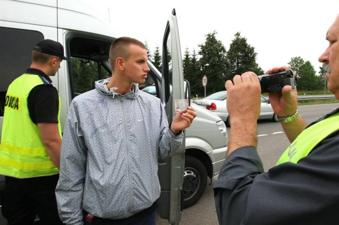 Kaune, Rotušės aikštėje, suimti 12 sirgalių, sukėlusių muštynes (atnaujinta)