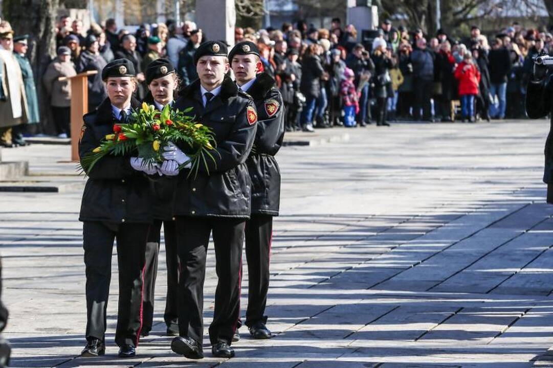 Prezidentė prisiekusiams kariams: turite gyventi ne tik sau