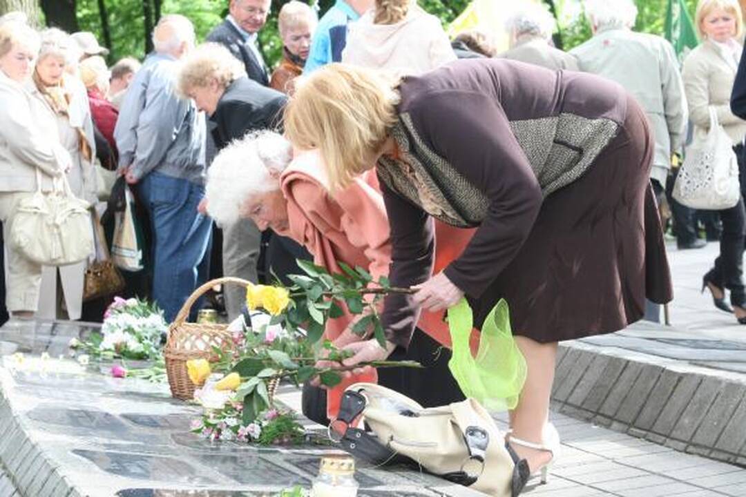 Vilties ir gedulo dieną Klaipėdoje priminė žilagalvių eisena